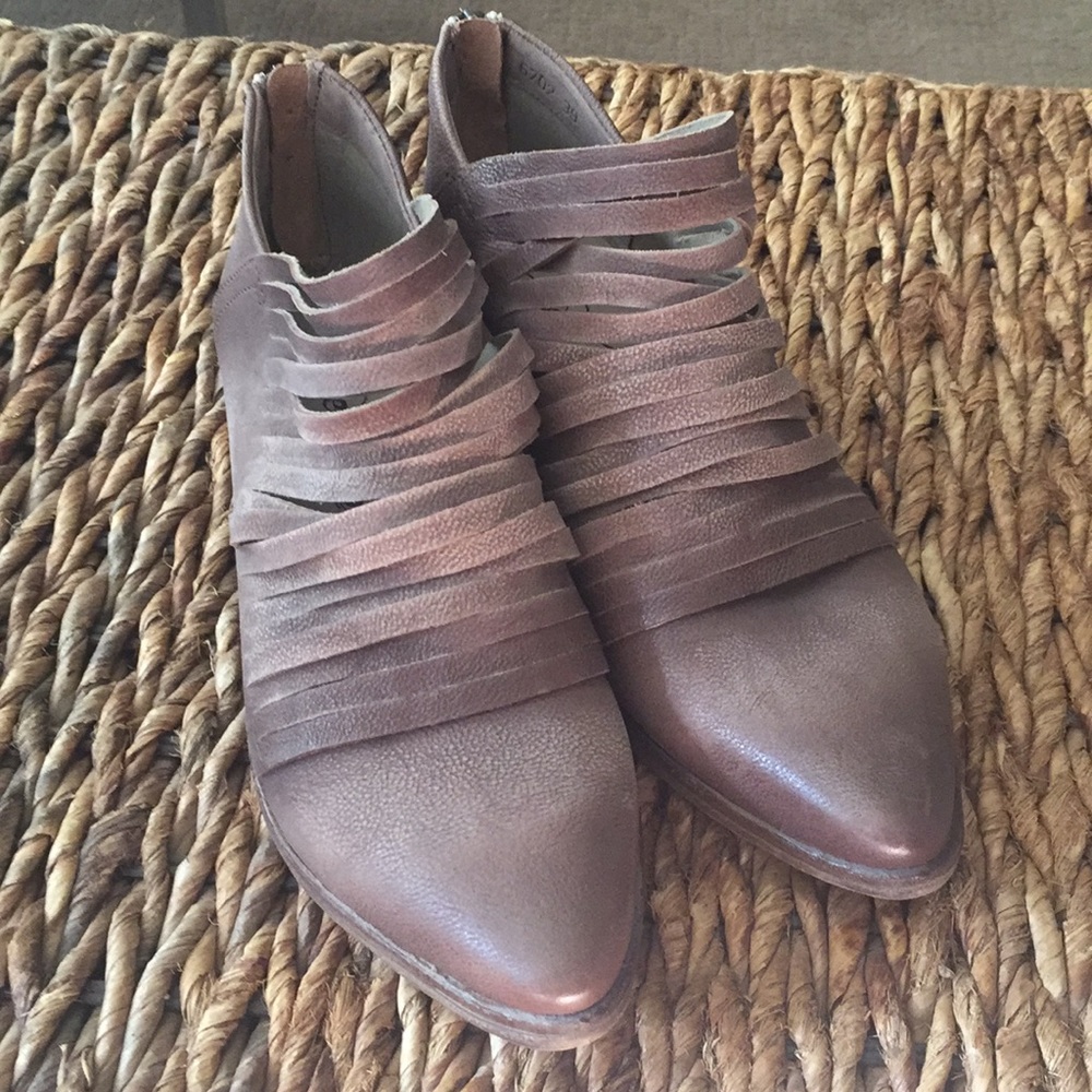 Free People boot shoes.NWOT Brown leather. Size 39